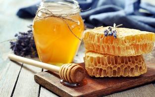 Honig an Waben